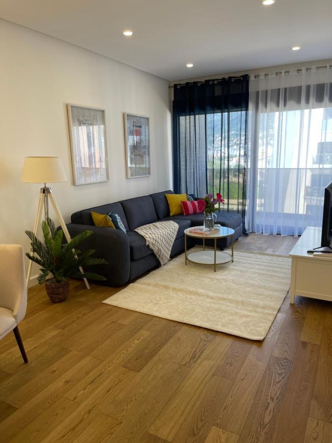 Suncoast Suites Bar Bagian luar foto