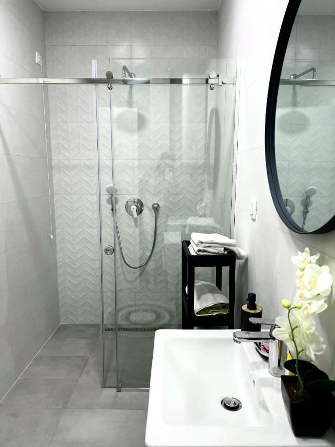 Suncoast Suites Bar Bagian luar foto