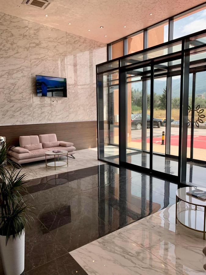 Suncoast Suites Bar Bagian luar foto